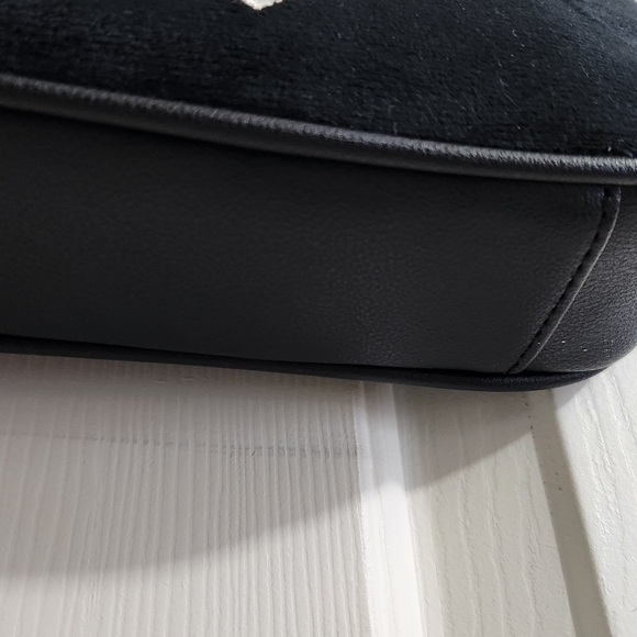 Juicy Couture Mini Wristlet Black NWT - Picture 4 of 6